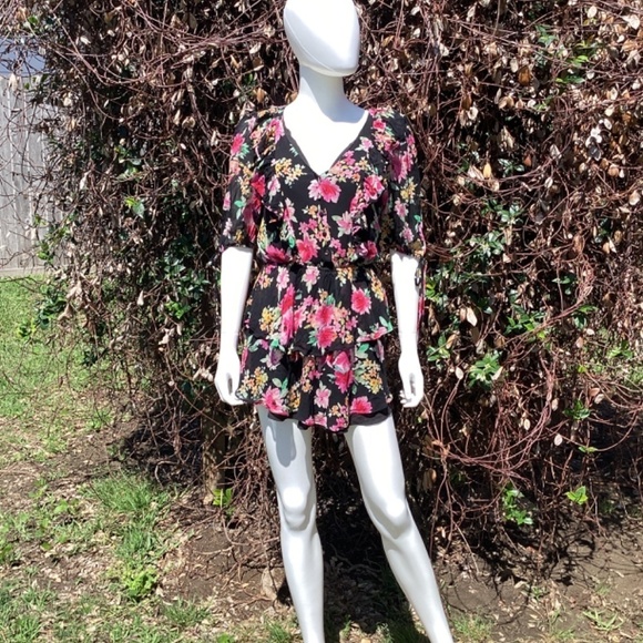 💋Yumi Kim Hailey In Paradise Villa Black Floral Print Mini Dress - Picture 2 of 9